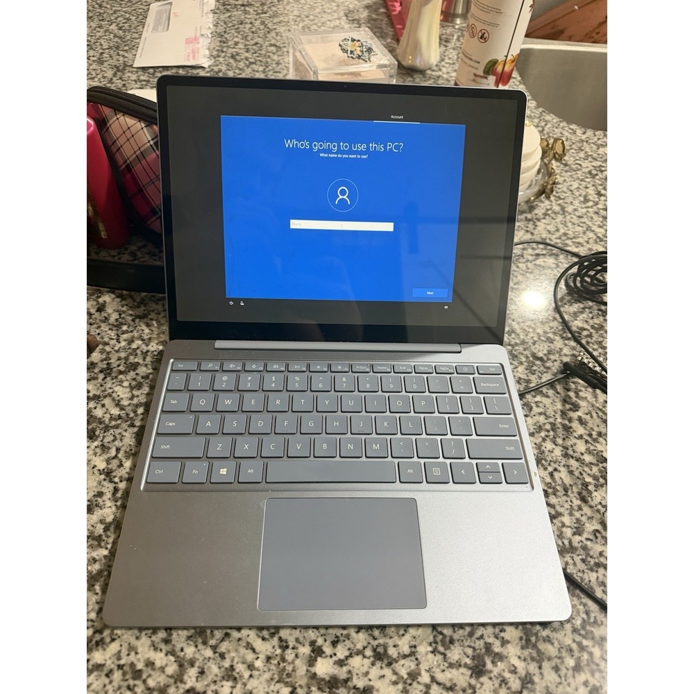 Microsoft Surface Laptop Go 12.4" - Intel i5 - 8GB RAM - 128GB SSD - Silver